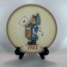 HUMMEL 1983 13th Annual Plate “POSTMAN” #276 / Germany Goebel w/ box