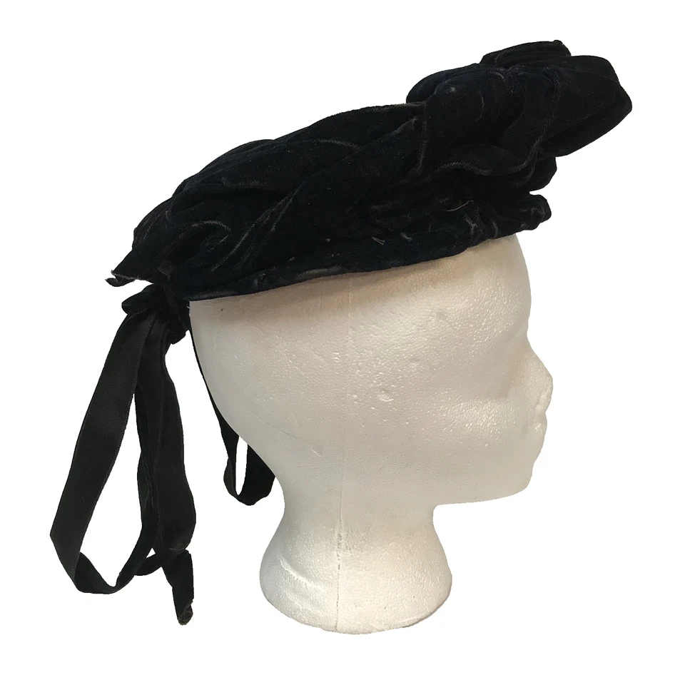 Sombrero antiguo victoriano de la década de 1890 para mujer en ángulo azul oscuro medianoche correas de barbilla de terciopelo Foto 3 de 4