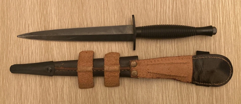 J. NOWILL & SONS VINTAGE BRITISH FAIRBAIRN SYKES COMMANDO KNIFE DAGGER W/SHEATH. - Image 3 of 4