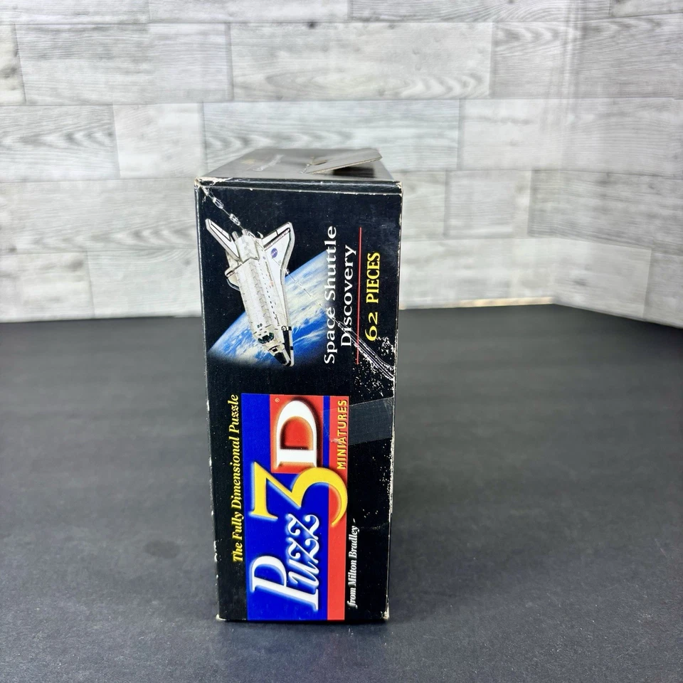 Vintage Space Shuttle Discovery 3D Mini Jigsaw Puzzle Made by Wrebbit Puzz-3D - Image 2 of 4