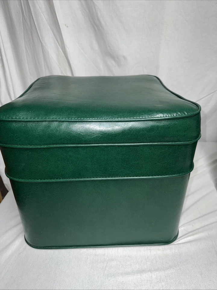 Taburete otomano de vinilo de mediados de siglo de colección con almacenamiento cuadrado verde usado en excelente estado Foto 2 de 4