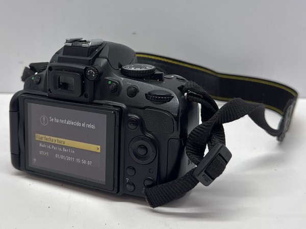 CAMARA REFLEX NIKON D5100 + AF-S NIKKOR 18-55MM DX VR 20111201