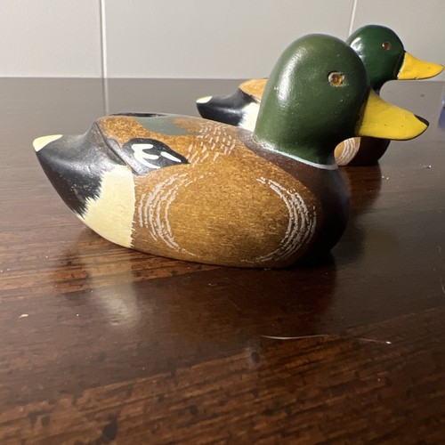2 Vtg Small Duck Decoy With Glass Eyes From Taiwan - Picture 2 of 9