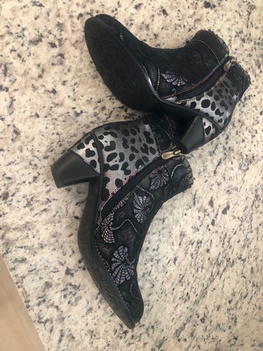 L'Artiste Pewter/multi Glitter black Boot Sz 39/8.5 RARE EUC leather