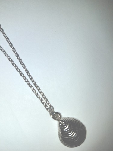 Kindermode Halskette, Silber 17" Kette mit Muschel Anhänger. Neu. - Bild 1 von 3