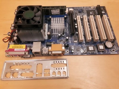 Mainboard ASRock K7VT4A+ mit CPU AMD Sempron 2400+ und RAM