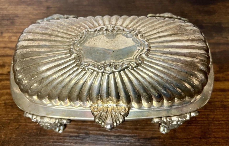 Plato de mantequilla enchapado en plata FB Rogers de colección cúpula oscilante cabeza de león patas con garras Foto 2 de 4