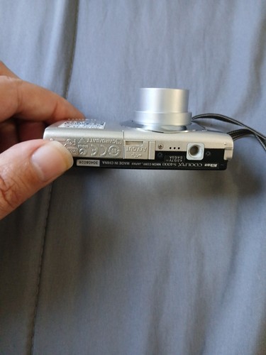 Nikon COOLPIX S4000 12.0MP Compact Silver Digital Camera - Picture 10 of 21