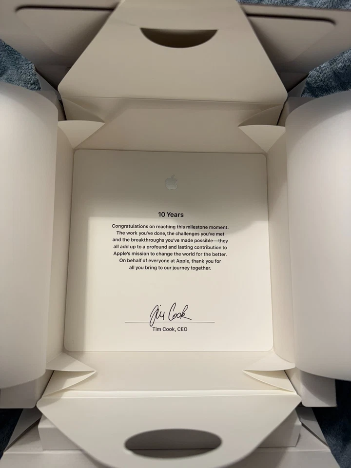 Apple 10 Year Award – Solid Aluminum – Tim Cook Signed Card Included  - Image 2 of 4