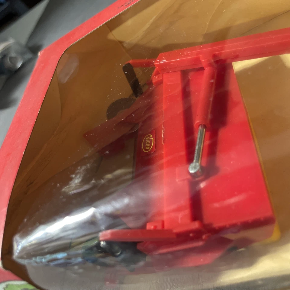 Britains 9531 1:32 Scale Model of Vicon KM321 Grass Mower Vintage - Image 4 of 4