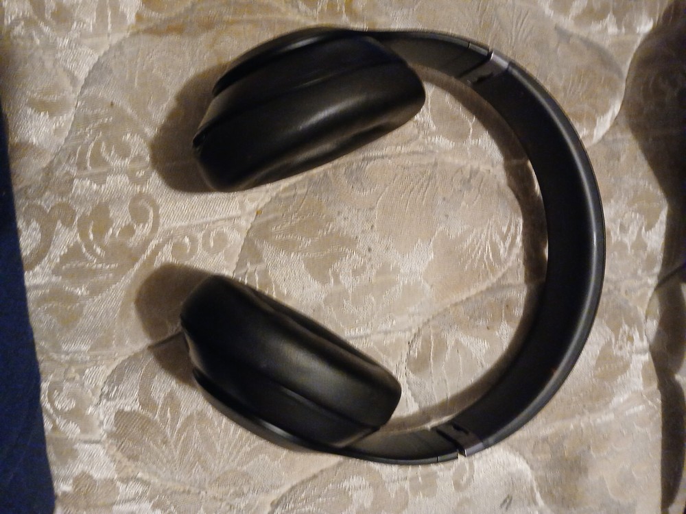 Beats by Dr. Dre Studio Pro Wireless Bluetooth Headphones - Black MQTP3LL/A