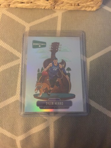 2020 Tyler Herro Panini Collegiate Chronicles Basketball Downtown Holo Rare RC - Picture 2 of 3