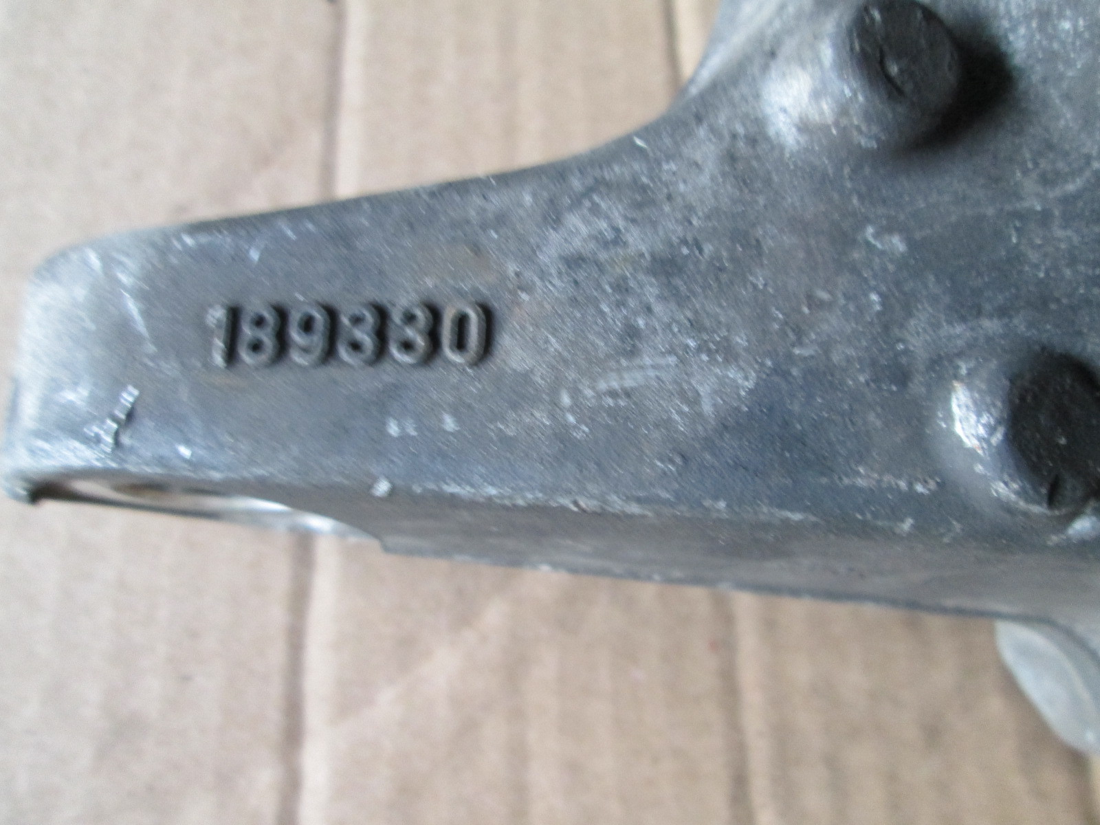 Maserati 4200 - LH Front Hub Carrier  / Knuckle / Spindle  # 189328