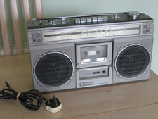 Hitachi Radio Cassette Recorder TRK-7100E BoomBox Vintage 1980s