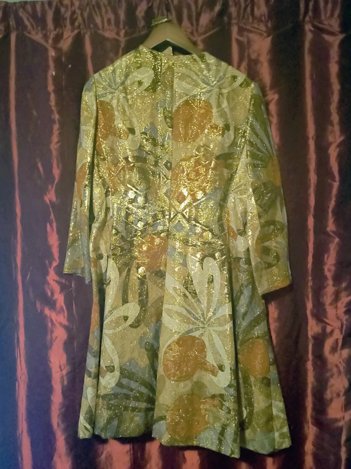 Vintage 1960s Bill Blass Metallic Silk Swing Coat Dress w/ Belt – Size 16 ILGWU  - Image 2 of 4