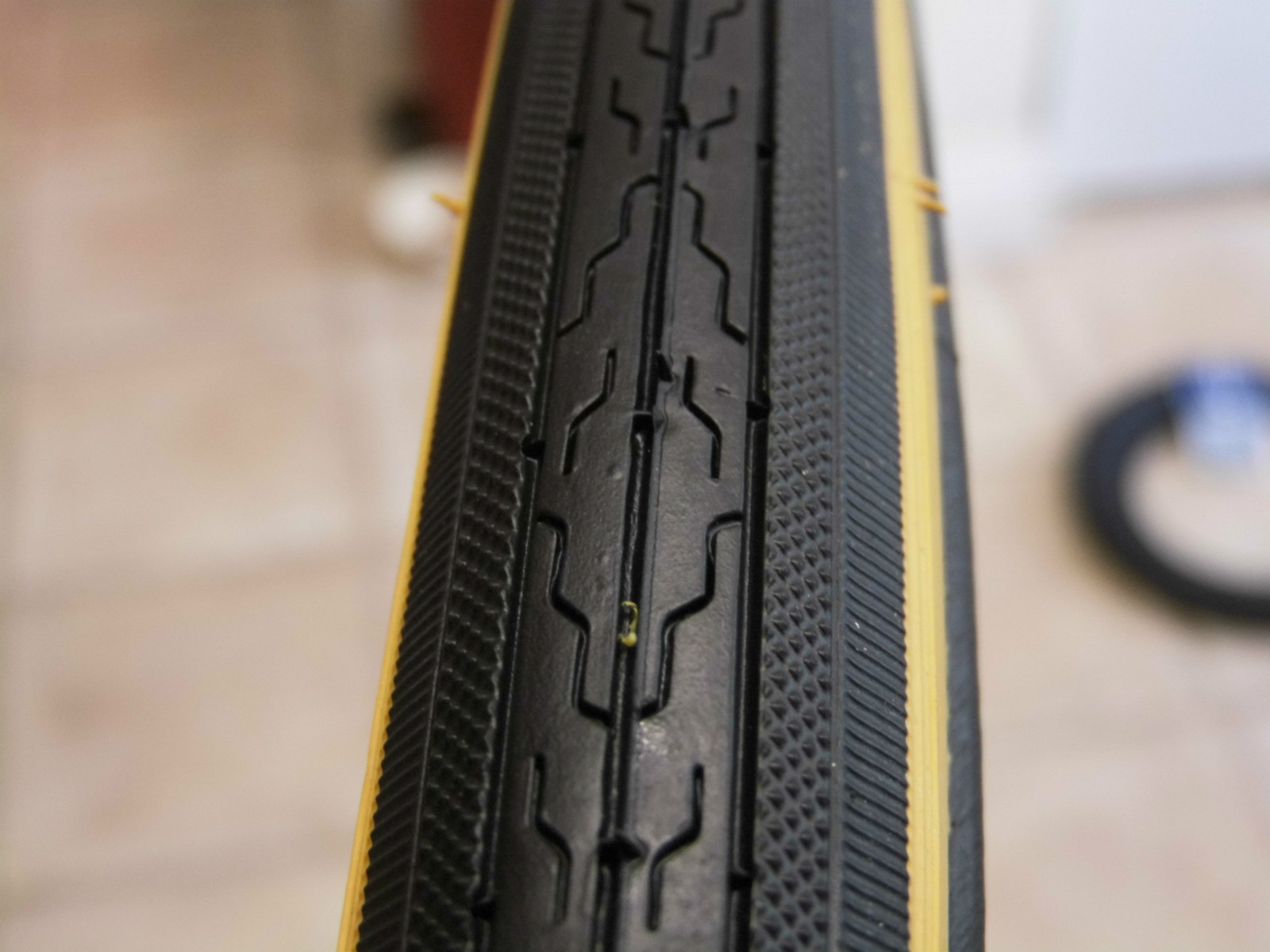 Schwalbe HS180 700c 700x25 amber gum wall Kguard puncture protection