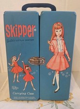 Skipper Barbies Little Sister 1964 Carrying Case W/ Accessorie Boxes