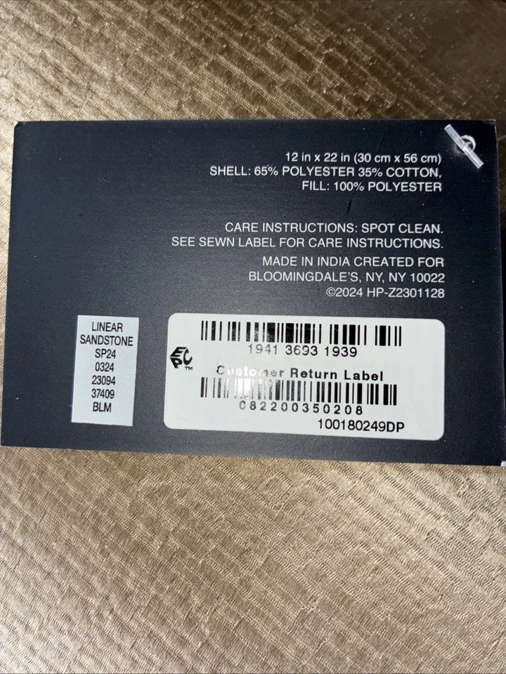 ALMOHADA DECORATIVA DE ARENISCA LINEAL CON CUENTAS HUDSON PARK 12 in X 22 in DORADO Foto 2 de 2