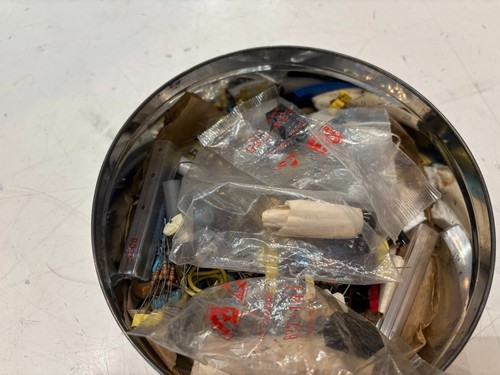 Tin Of Components See Pictures.- RW UK - Afbeelding 6 van 6