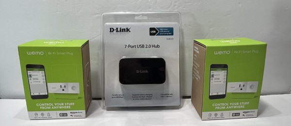 Alternate view of D-link 7-port Usb 2.0 Hub (2) Wemo Mini Wi-fi Smart Outlet Plugs