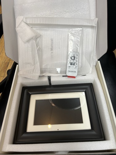 Pandigital 7" LCD Digital Photo Picture Frame Remote Control PAN70-0 NIB 128MB - Picture 1 of 6