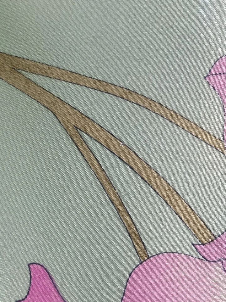 S32# Leonard bufanda de seda multicolor 34 pulgadas tiene mancha y agujero de alfiler Foto 4 de 4