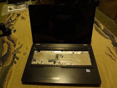 Ersatzteile für HP G72 Notebook Pentium P6100 -Schlachtfest- Gehäuse und Display