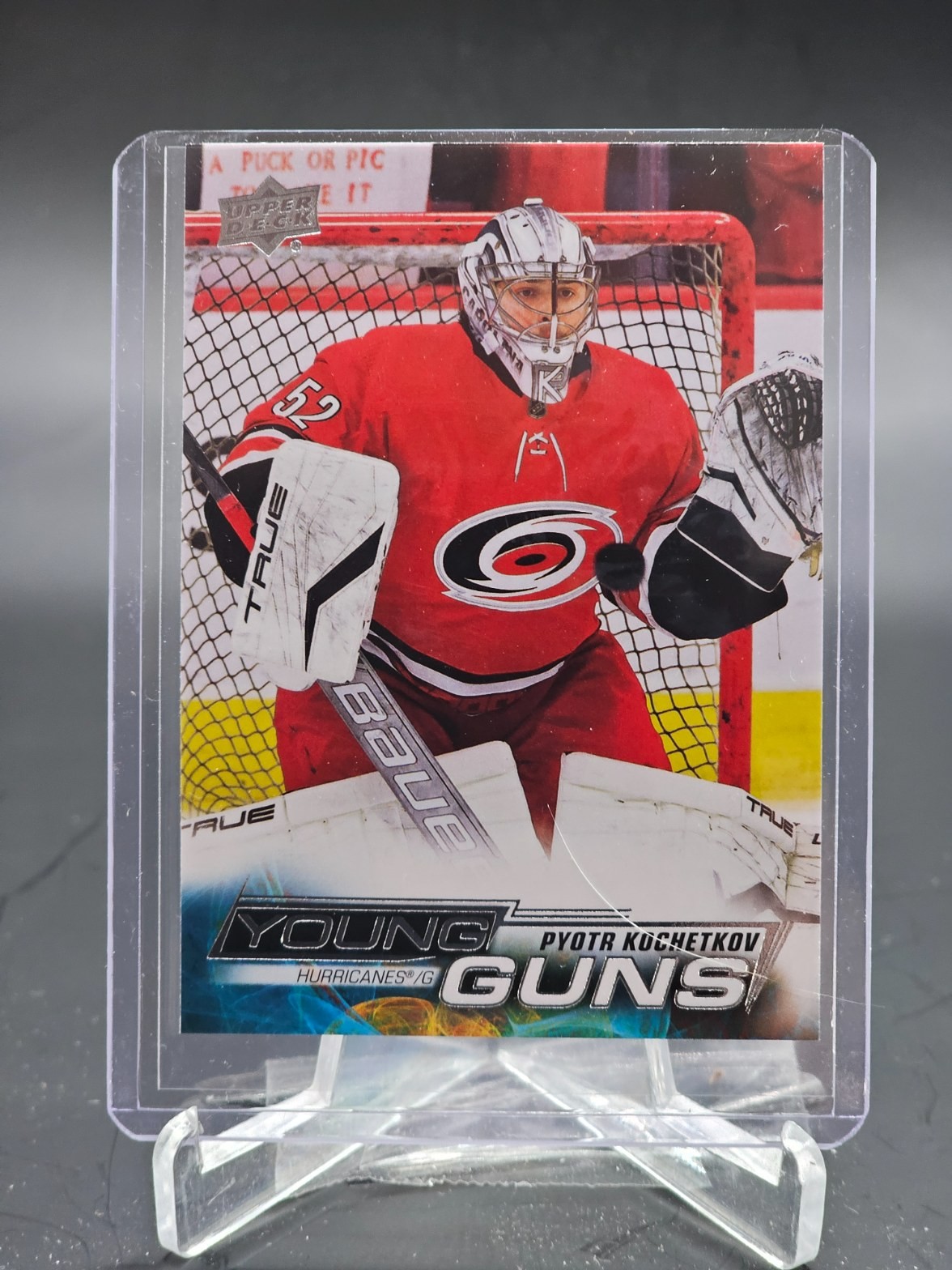 PYOTR KOCHETKOV 2022-23 UD SERIES 1 YOUNG GUNS ROOKIE #224 HURRICANES Q0107