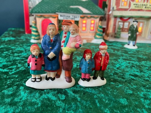 It's a Wonderful Life: The Bailey Family 2 Piece Holiday Village Figurines - Picture 2 of 9