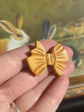     Vintage Butterscotch Cream Bakelite Bow Ribbon Barrette HairClip Carved Rare