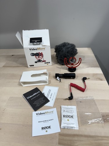 Microphone compact sur caméra Rode VideoMicro avec support antichoc Rycote Lyre