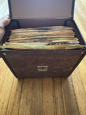 Lot Of 45 1970s 7  45rpm Records with Case