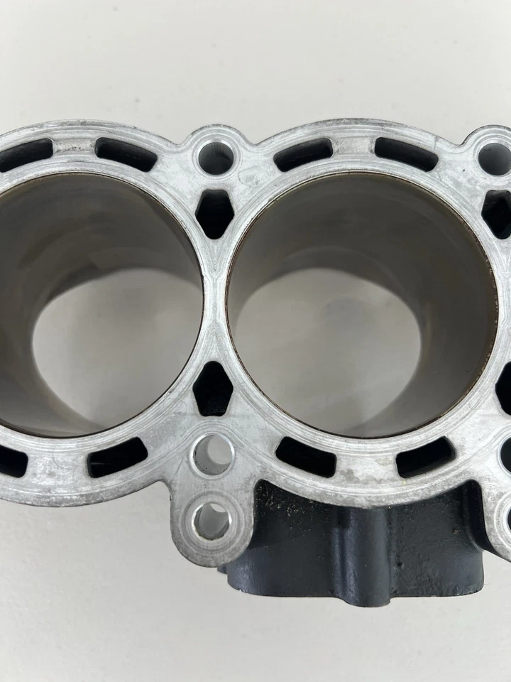 13-17 2013-2017 TRIUMPH DAYTONA 675 R MOTOR EXTREMO SUPERIOR CILINDRO PARED OEM T1160977 Foto 4 de 4