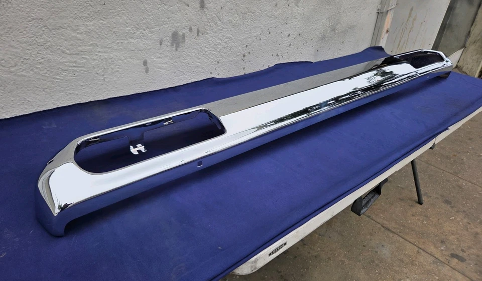 Parachoques trasero cromado original Ford Gran Torino 1972, 1973. Soportes incluidos Foto 2 de 4