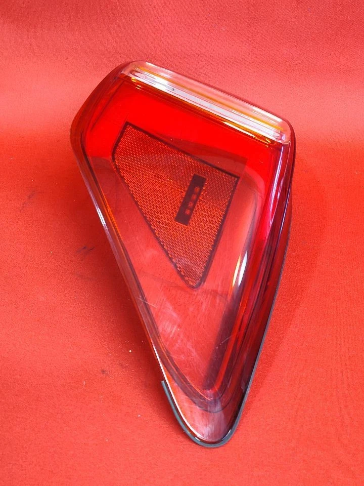 2011-2013 雷克萨斯 IS250 IS350 Sedan Right PASSENGER OUTER Quarter 尾灯 — 第 3/4 张图片