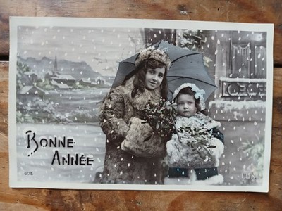 CPA Carte Cadeau Bonne Année Jeune Fille Neige MILLY New Year Postkarte 1911