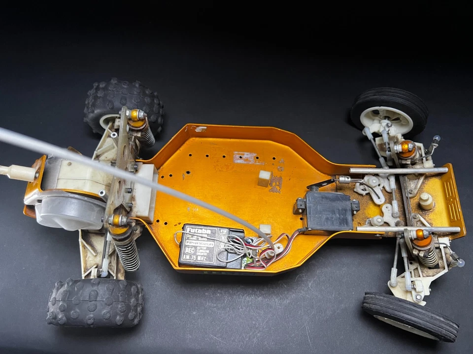 Vintage Team Associated Rc10 Buggy Gold with original box and instructions - Image 4 of 4