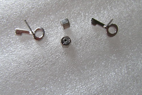 Marc Jacobs Post Earrings Lost and Found Keys Argento Silver Tone New $38 - Picture 6 of 10