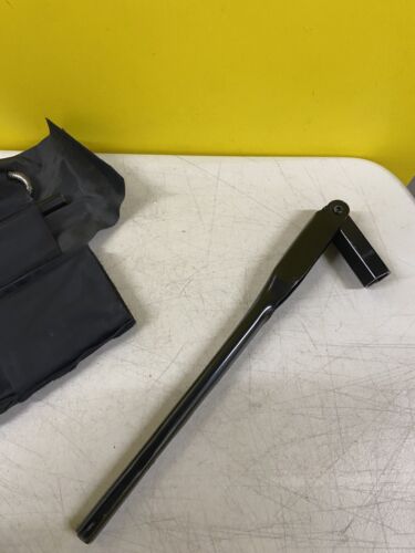 KIT DE HERRAMIENTAS LAND ROVER DISCOVERY 3 2005-2009 RUEDA DE REPUESTO KBK500160C97XA - Imagen 11 de 24
