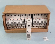*NEW BOX OF 12 VALUE PACK* CUTLER-HAMMER WMS1D02 1 POLE 2A/AMP CIRCUIT BREAKER