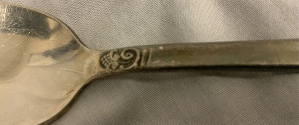 Cucharadita vintage 1954 Holmes & Edwards IS con incrustaciones de placa de plata Bright Future Foto 3 de 4
