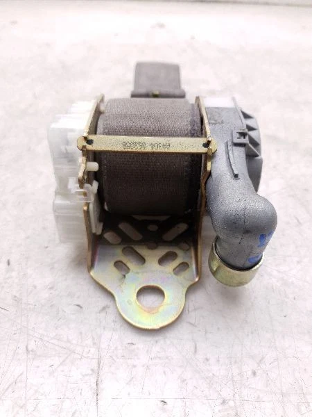 Toyota Sienna XLE 2005 montaje del cinturón de seguridad delantero del lado del pasajero Foto 2 de 4