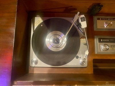 Mid Century Stereo Record Tube Console by Zenith 1965 - MN2604
