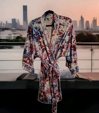 Women's Colorful Robe Size M/L In Bloom Short With Kimono Sleeves