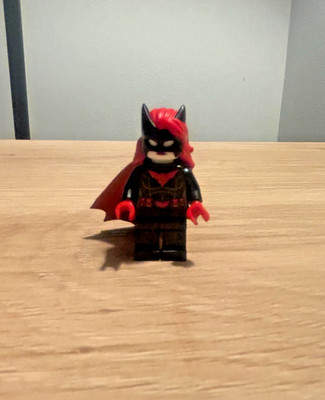 LEGO DC Super Heroes 76122: Batwoman Minifigure (sh0522)