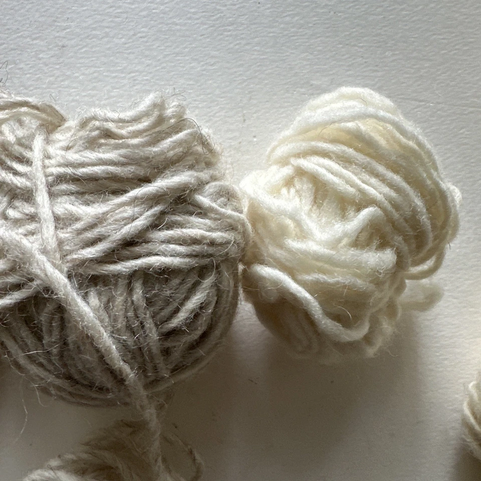 Reynolds Bulky Lopi 600 g + Gris suave 300 g + Tonos blanquecinos 100 % lana virgen Foto 3 de 4