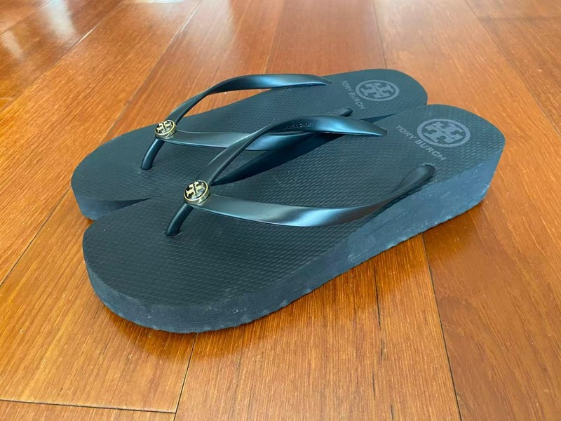 NWOB TORY BURCH MONOGRAM Wedge FLIP FLOPS (SIZE 9) rubber Platform sandals Black