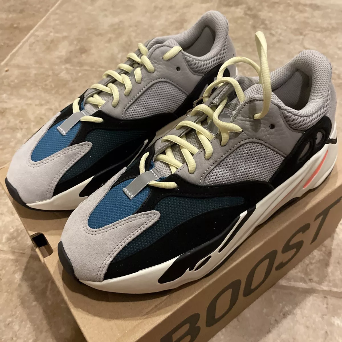 adidas yeezy 700 v1