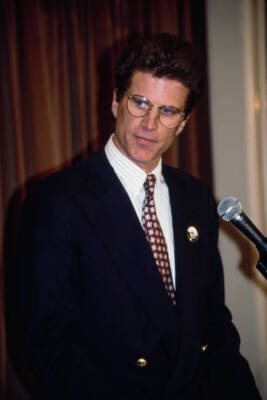 Ted Danson wearing a dark blue blazer over a pinstripe shirt a- 1991 Old Photo