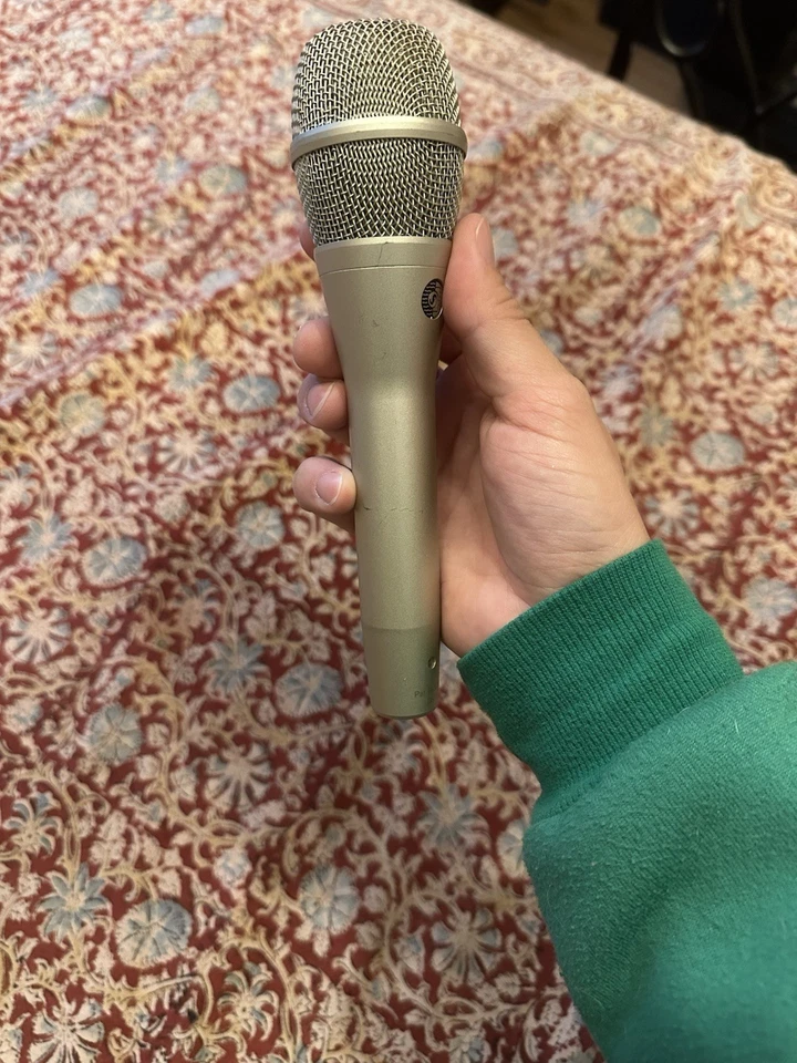 Shure Ksm9 Condenser Microphone with Case Used Good Condition - Image 4 of 4